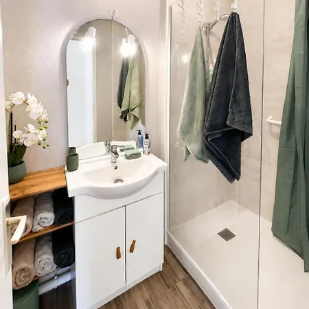 Appt 2 Chambres, Terrasse, Parking, Linge Inclus 公寓 *